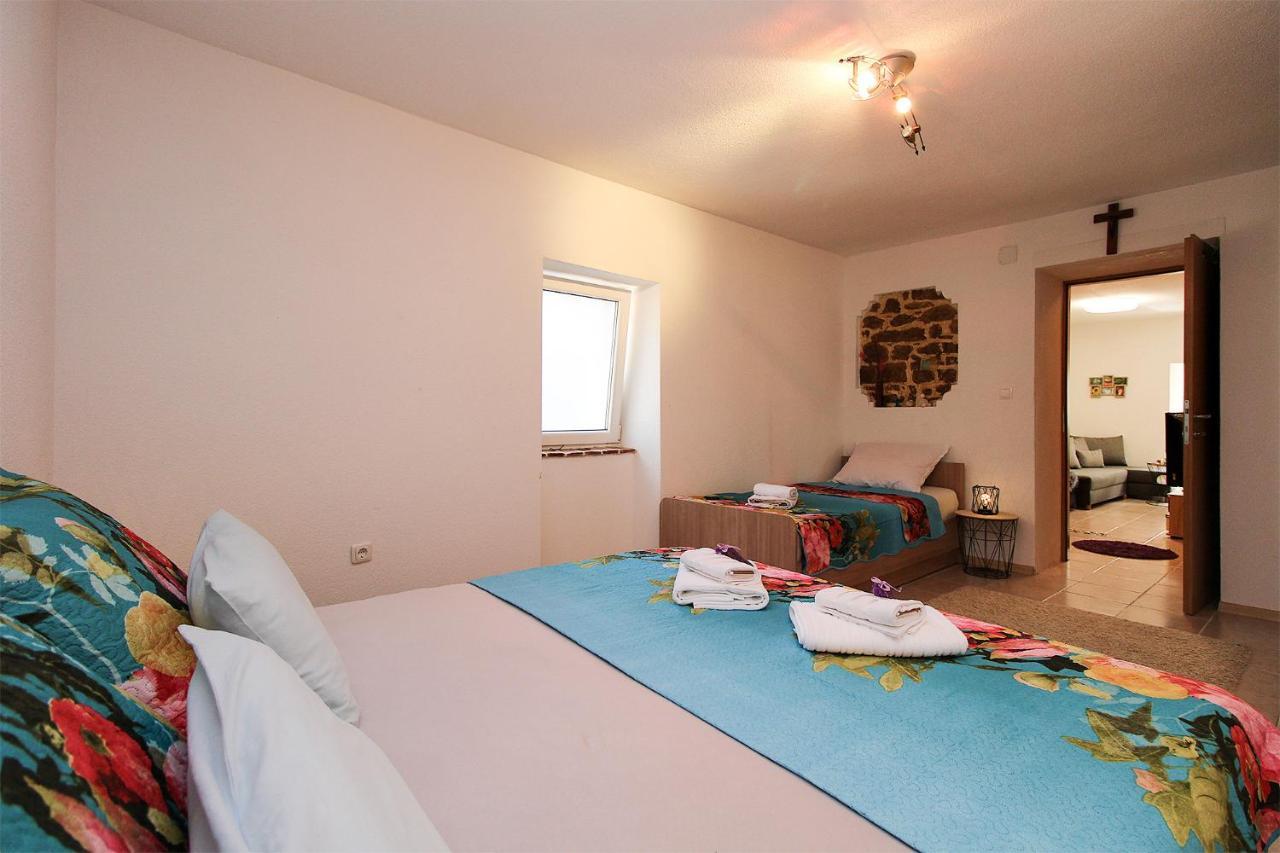 Leo 2180 Apartma